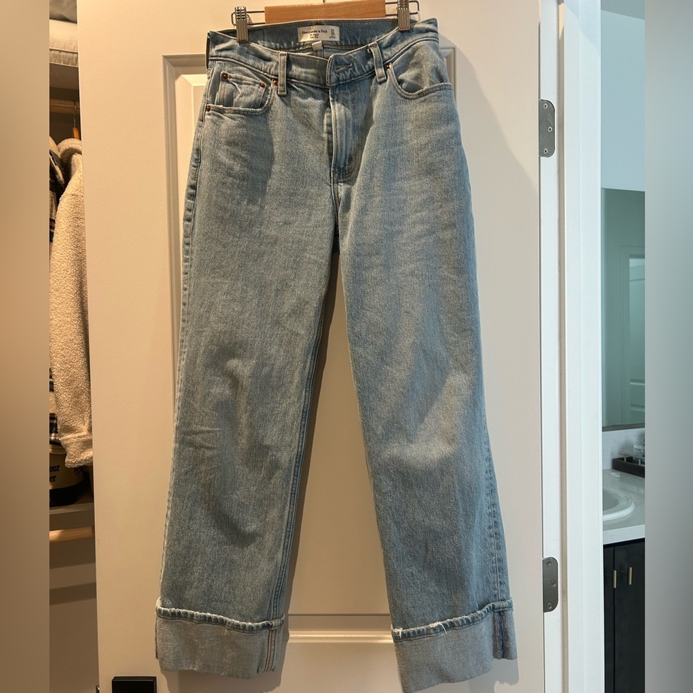 Abercrombie & Fitch Baggy Low Rise Jean
